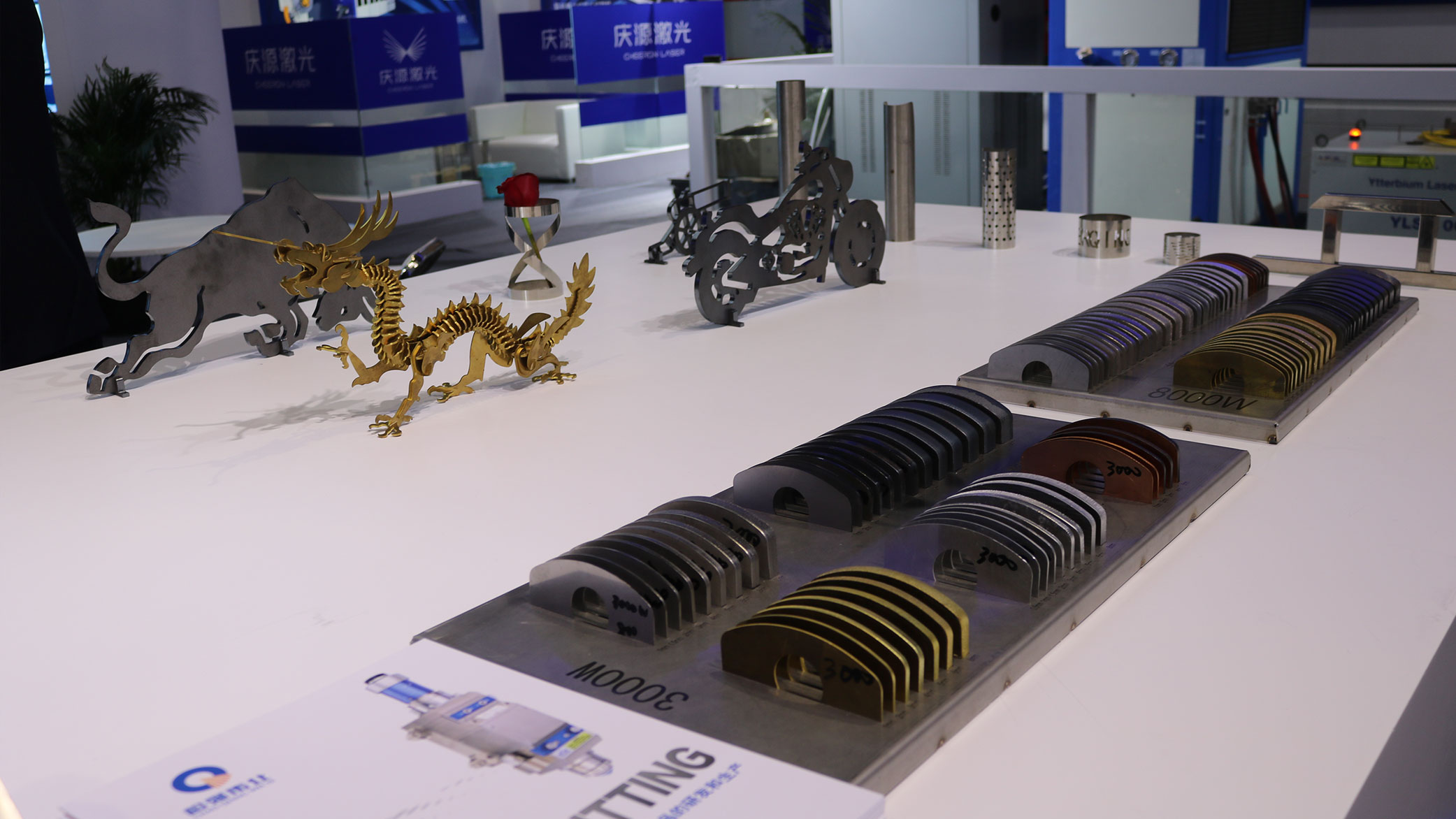 使用光纖激光切割機(jī)切割厚金屬板的注意事項