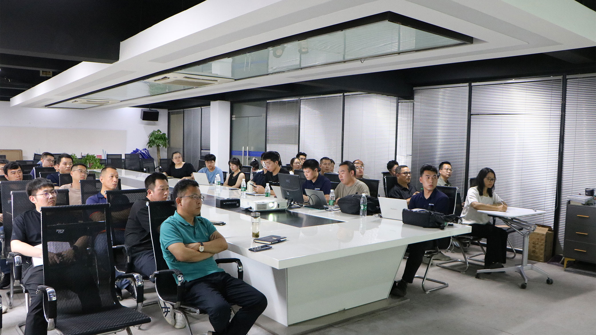 	慶源激光攜手上海柏楚開展技術(shù)培訓(xùn)活動(dòng)